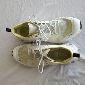 On Running Swiss Engineering Shoes, Womens US 9.5, White, Cream, Yellow
